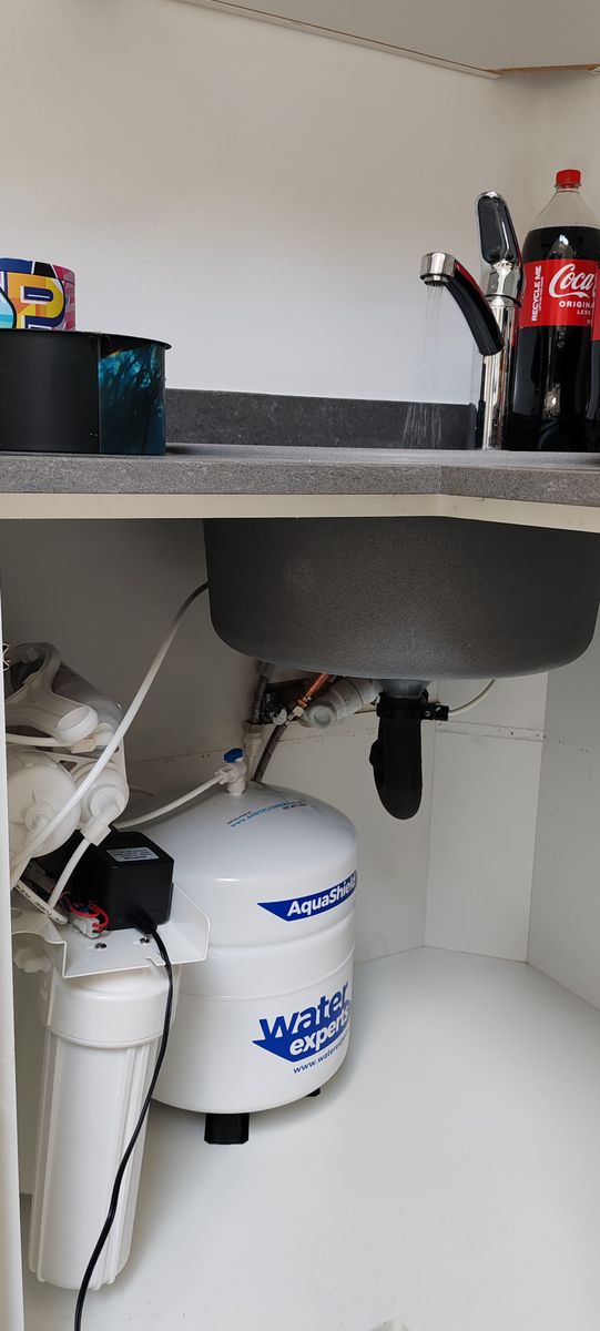 Complete reverse osmosis system with storage tank in Fairland